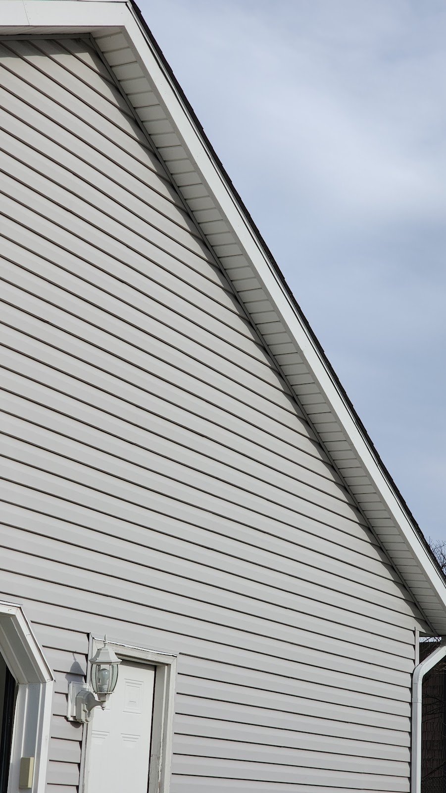 A.E.S Roofing & Siding LLC | 810 Louis St, Miamisburg, OH 45342 | Phone: (937) 401-2202