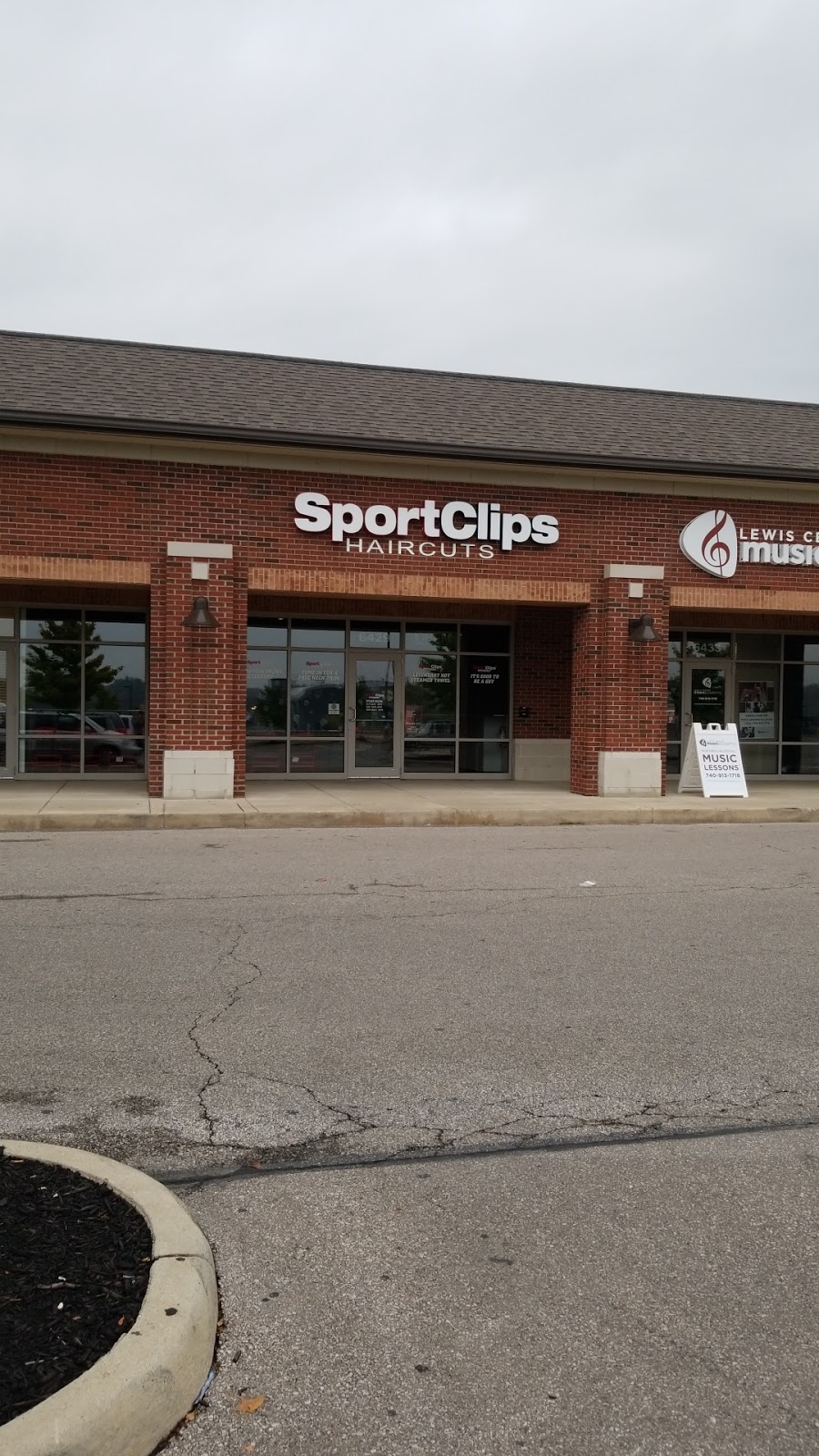 Sport Clips Haircuts of Lewis Center | 6429 Pullman Dr, Lewis Center, OH 43035 | Phone: (740) 549-0996