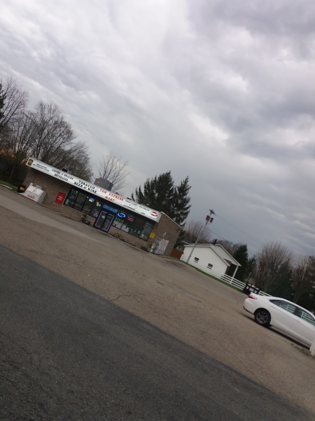 Toms Express Mart | 7529 Fairground Rd, Blanchester, OH 45107 | Phone: (937) 783-2332