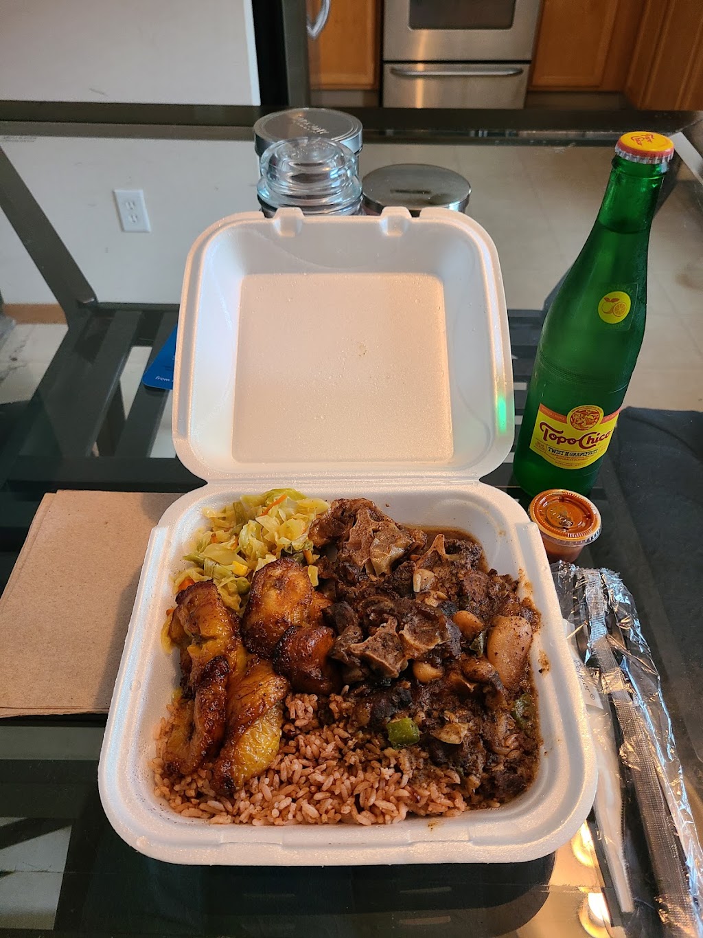 Avas Taste Of The Caribbean | 2836 W Broad St, Columbus, OH 43204 | Phone: (614) 266-9308