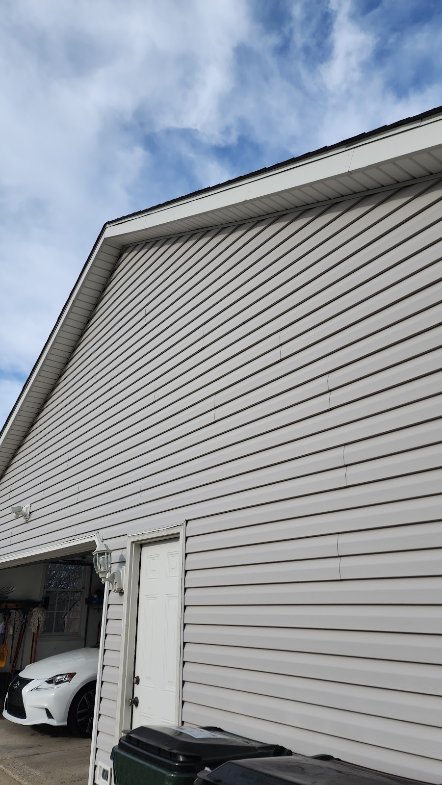 A.E.S Roofing & Siding LLC | 810 Louis St, Miamisburg, OH 45342 | Phone: (937) 401-2202
