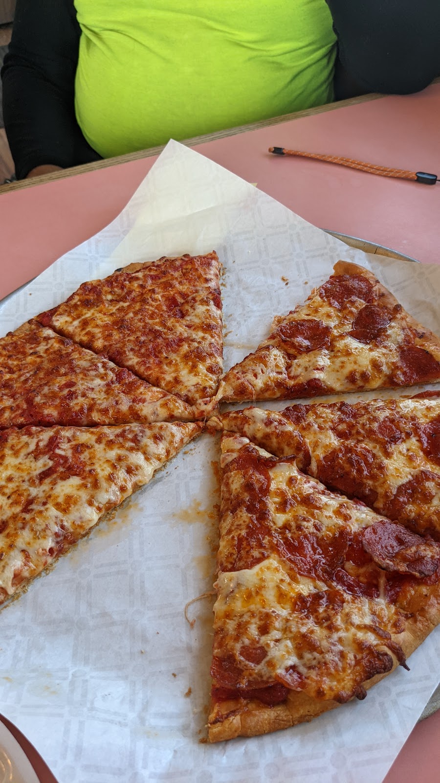 Napolis Pizza | 19 Arrowhead Rd, Belpre, OH 45714 | Phone: (740) 423-1111