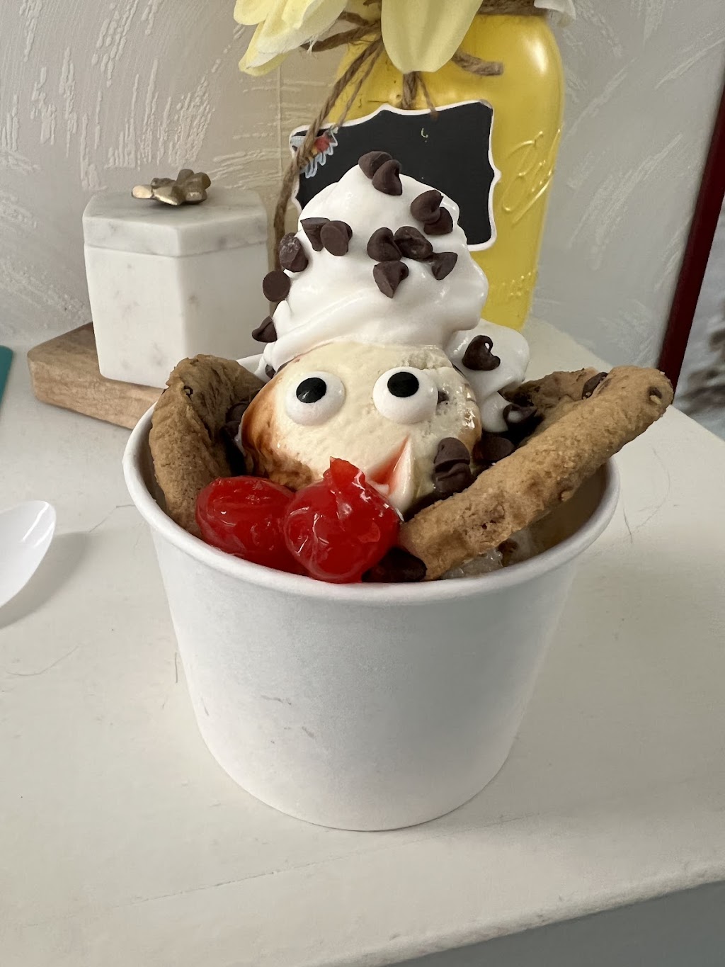 Honey Bees Cafe and Ice Cream | 110 N Main St, Lakeview, OH 43331 | Phone: (937) 633-0024